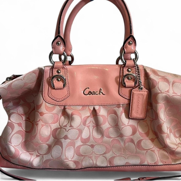 ✨AUTHENTIC VINTAGE COACH✨
RARE Coach Ashley Peony...