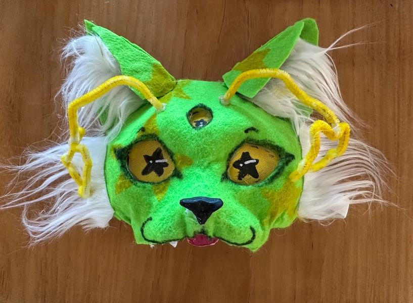 silly little alien mask :3