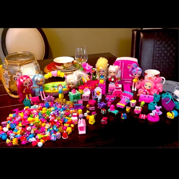 Shopkins (6) and  HATCHIMALS COLLEGGTIBLES