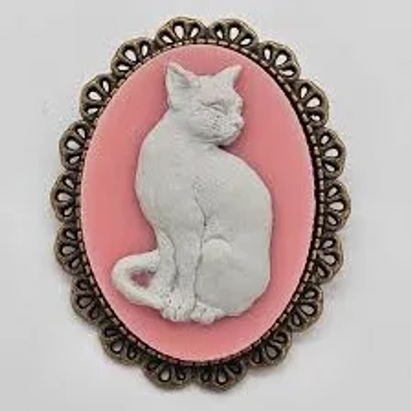 White Cat 30x40mm Cameo Pin
