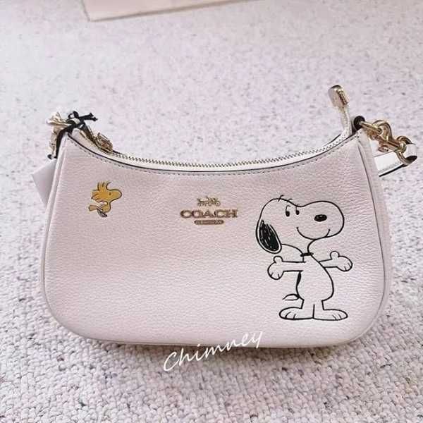 Coco Oosh - NWT Coach Coach X Peanuts Teri Shoulder Bag With Snoopy CBJ76