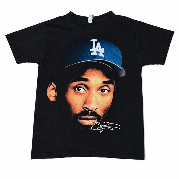 Kobe graphic tee mens small but fits like...