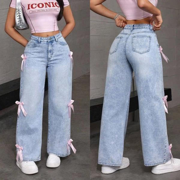 Women'S Loose-Fitting Wide-Leg Jeans with a Patchwork Design in Faded Denim.