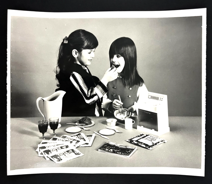 1970s Fun Food Oven Toy Cake Mix Girls Retro Kids Play Vintage Photo