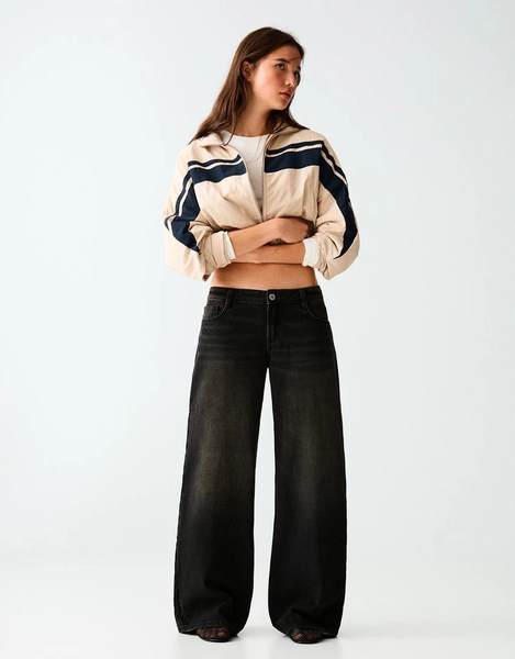Low-rise wide-leg jeans