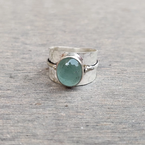 Oval Aquamarine Ring: Simple 925 Sterling Silver Band