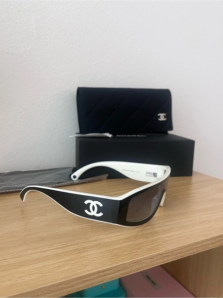 NWT CHANEL Sunglasses ch6057