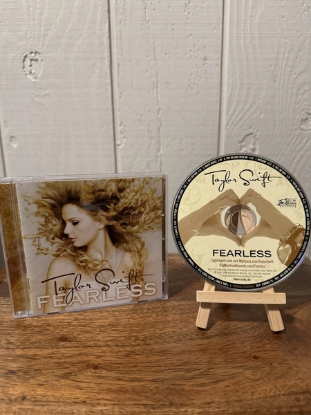 Taylor Swift Fearless CD with Poster 2008 Preowned Complete w/ Poster Fast Ship!