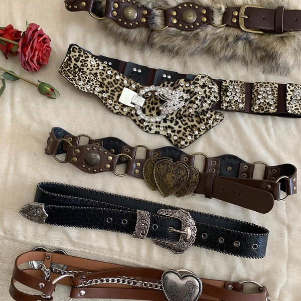 American Retro Y2K Millennial Style Studded Belt for Women, Featuring a Wide Design in Brown Leather, Perfect for a Trendy Look