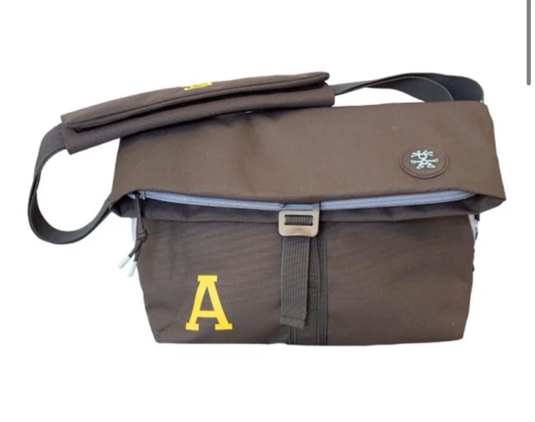 ALBERT PARK BAG MESSENGER | Albert Park College | Bob Stewart