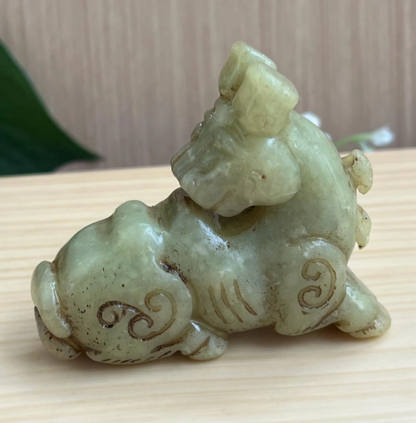 Retro Jade Pixiu Figurine – Hand-Carved Wealth Charm