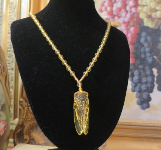 Stunning Vintage Art Deco Style 6cm Citrine Glass Cicada Pendant Necklace
