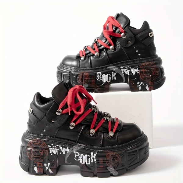 Unisex Punk Rock Platform Combat Boots - Black Gothic Y2K Sneakers with Red Graffiti Design, Metal Accents & Lace-Up Closure, Thick Sole for Men & Women, All-Season Casual Shoes, Durable Pu Cover, Everyday Footwear, Edgy Footwear, Sturdy Construction, Streetwear Lovers