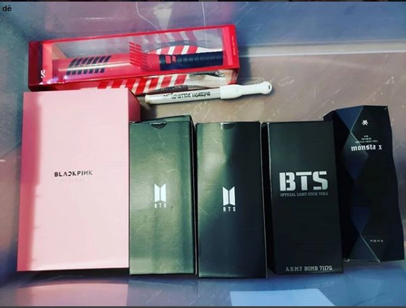 Colorful toothbrushes in boxes | Nhóm nhạc bts