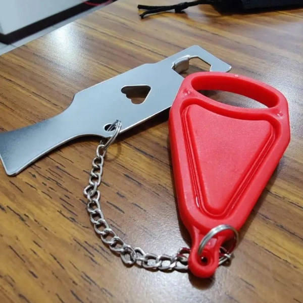1 Portable Anti-theft Door Lock with Key Unlocking and Emergency Override Function, Heavy-duty Safety Lock with Chain, Suitable for Home, Office and Hotel Doors. Easy to Install, Durable Indoor Safety Lock, Travel Safety Equipment