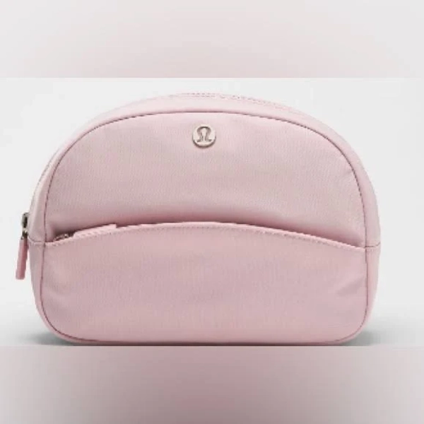 Lululemon City Essentials Pouch