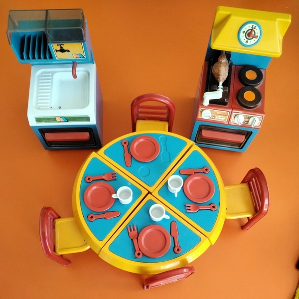 Vintage Retro 70s Pedigree Playtime Pretend Kitchen Cooker Table Plastic Kid Toy
