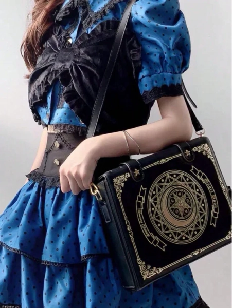 1 pieza Bolso de hombro con forma de libro mágico con estrellas y luna, estilo japonés, apertura con solapa, bolso cruzado versátil para uso diario, pequeña capacidad con decoración 2D y capa transparente, adecuado para vestidos de princesa Lolita, uniforme JK, estilo lindo y dulce para mujeres He descubierto los artículos más increíbles en SHEIN.com, ¡ve y echa un vistazo! https://api-shein.shein.com/h5/sharejump/appjump?link=lU2tT9zK9EL_8 - Buscar con Google