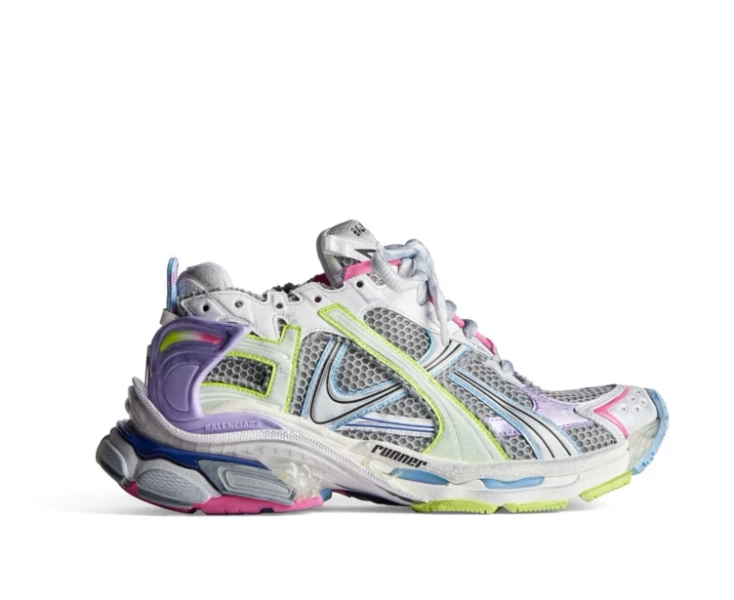 WOMEN'S RUNNER SNEAKER