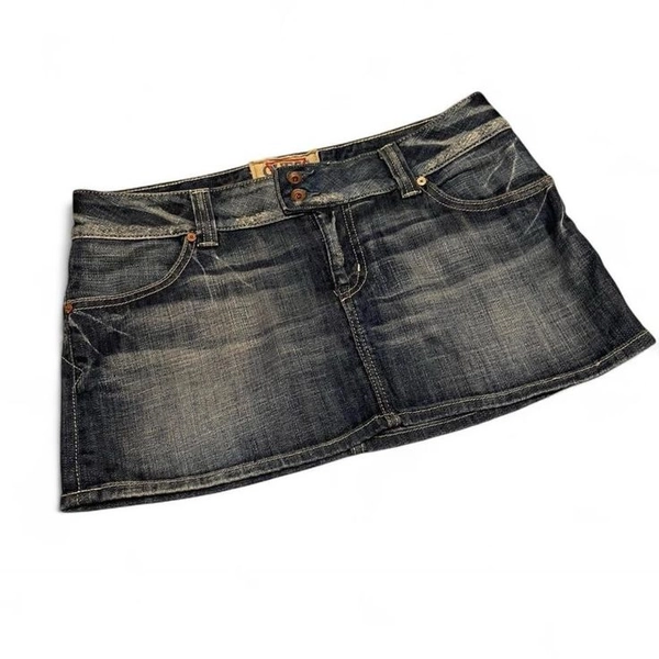 GUESS | Guess skirt, 2000 skater style, 2000s clothes