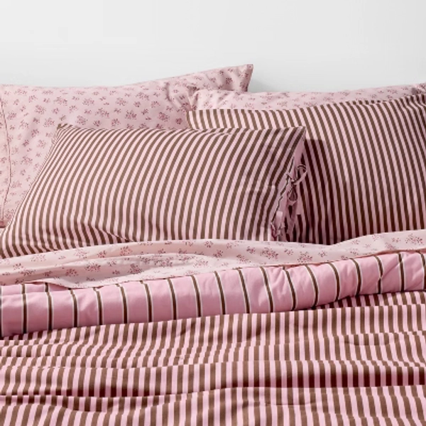 Twin/Twin Extra Long Reversible Percale Comforter Set Pink/Brown Stripe - The Hollister Collection at Target