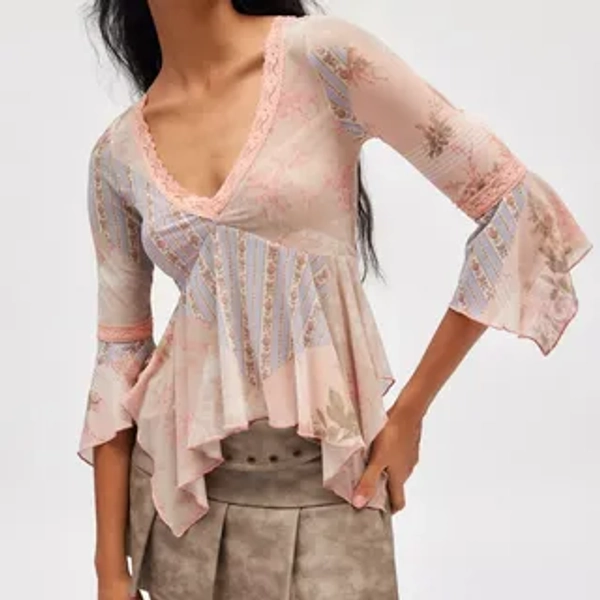 3/4-Sleeve V-Neck Floral Crop Top