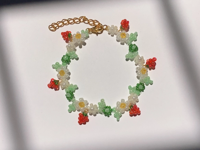 Daisy Flower Bracelet, Strawberry Seed Bead Bracelet, Handmade