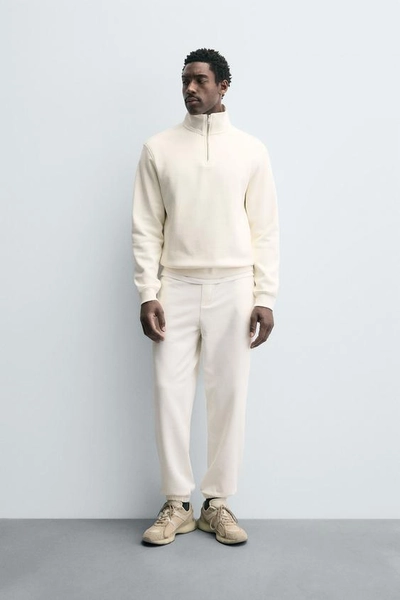 BASIC QUARTER-ZIP SWEATSHIRT