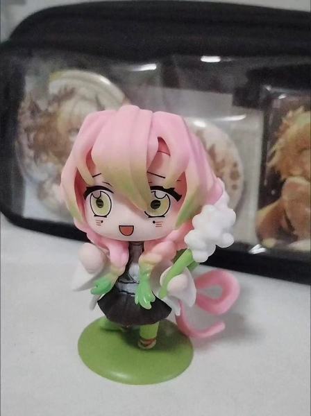 Mitsuri Kanroji Figure – Cute Demon Slayer Chibi Collectible Figurine, Anime Gift for Fans, Desk Decoration, Manga Girl Statue