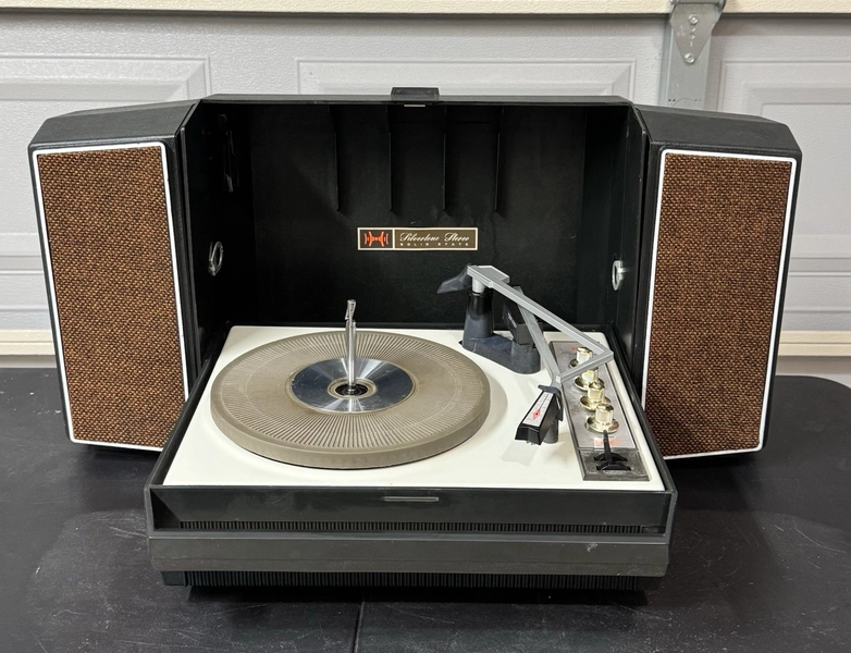 Silvertone Stereo Solid State Portable Record Player, Black