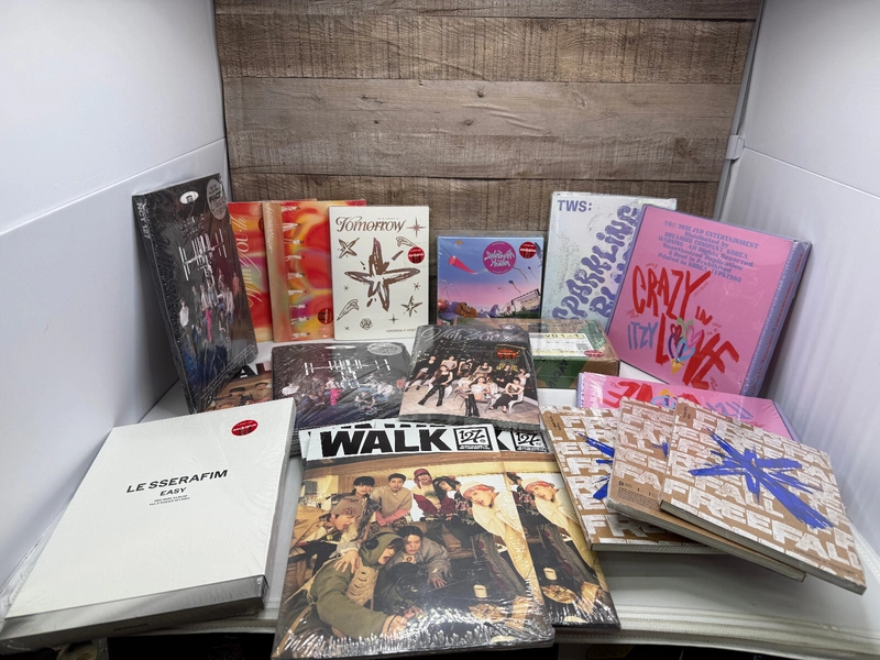 KPOP Large Lot of 20 NEW ITEMS AS SHOWN #25