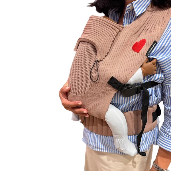 Flybaby x Baby Kochs Love Babytrage, cinnamon online kaufen | Baby Kochs Düsseldorf Online Shop