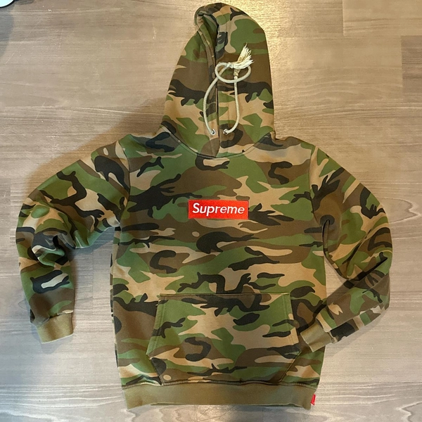 Supreme Camo Box Logo Hoodie 

Size : Small 

DM for...