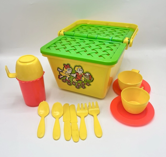 Vintage Mayco Picnic Set Made in Ireland Children’s Toy Basket Retro 1970s