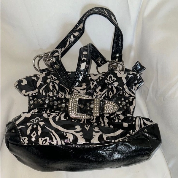 Black and White Shoulder Bag with Floral Pattern and Shiny Handles in 2025 | Black and white shoulder bags, Stylish shoulder bag, Hobo style