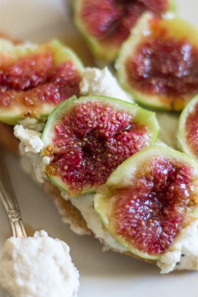 Tartines de fromage frais et figues 
