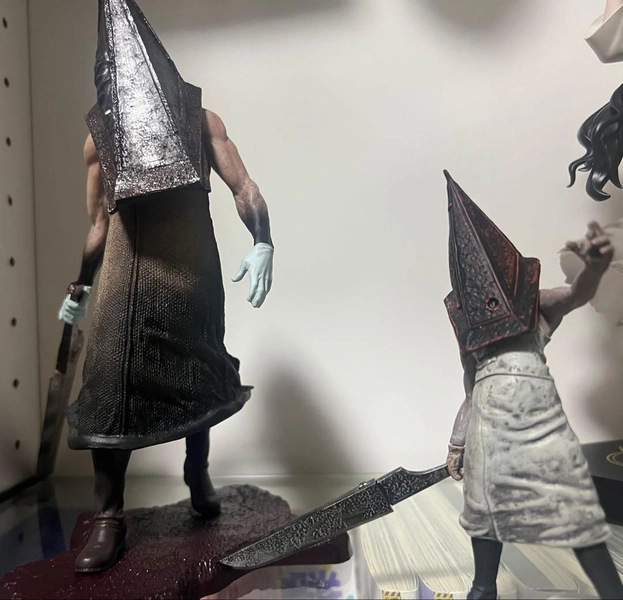 SILENT HILL 2 レッドピラミッドシング フィギュア　２体セット by メルカリ