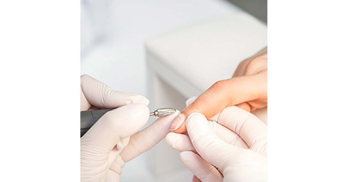 Instituto Pluri - UNHAS DE GEL ESSENCIAL