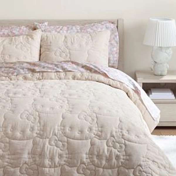 Hello Kitty® Heritage Linen Cotton Quilt