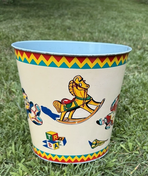 Adorable 1970’s CHEINCO Metal Wastebasket USA Kids Toys Teddy Doll