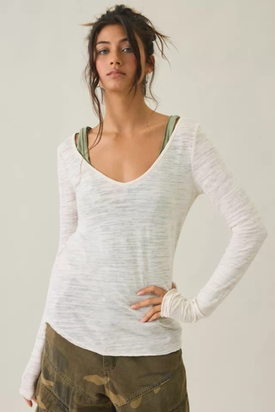 URBAN: BDG Vivi Plunging Scoop Neck Long Sleeve Tee