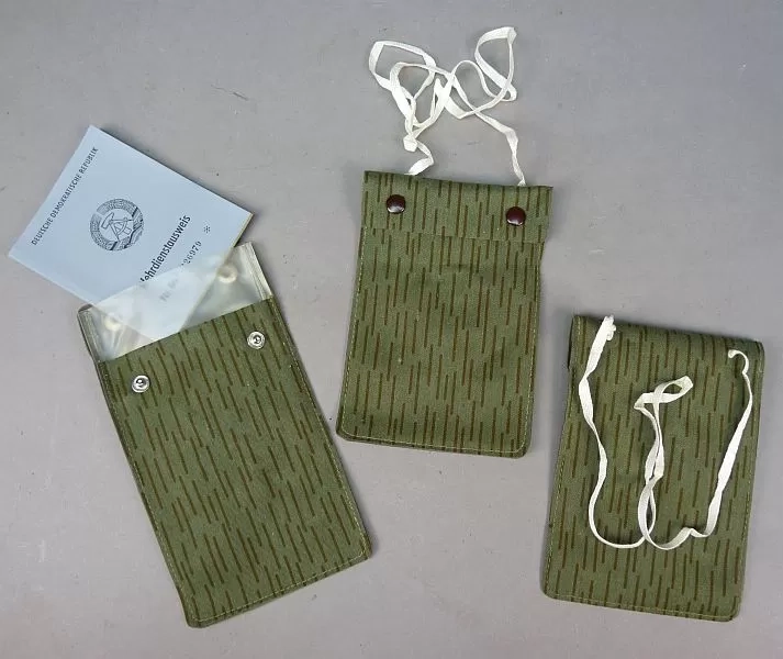 Wehrdienstausweis Pouch