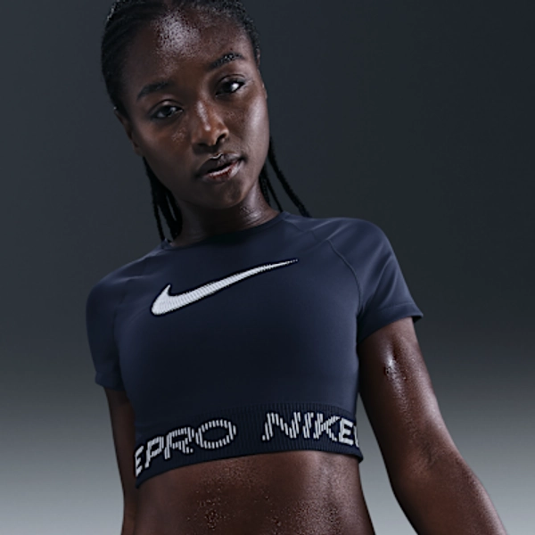 Nike Pro Women's Dri-FIT Short-Sleeve Cropped Graphic Top
