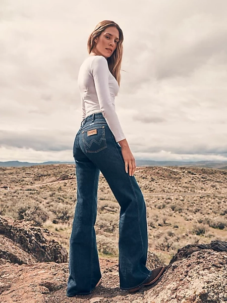 Women's 70's Flare Jean | Women's JEANS | Wrangler®