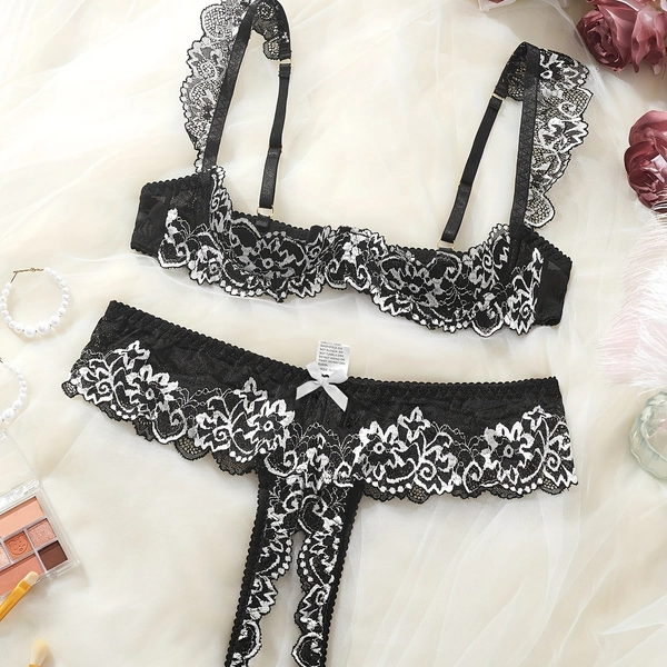 2025 New European and American Style Sexy Lace Lingerie Set with Lace Trim and Cut-Out Design