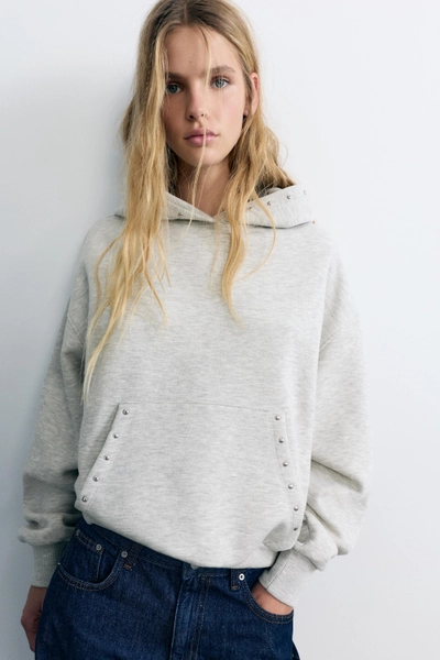 Sweat à capuche à clous