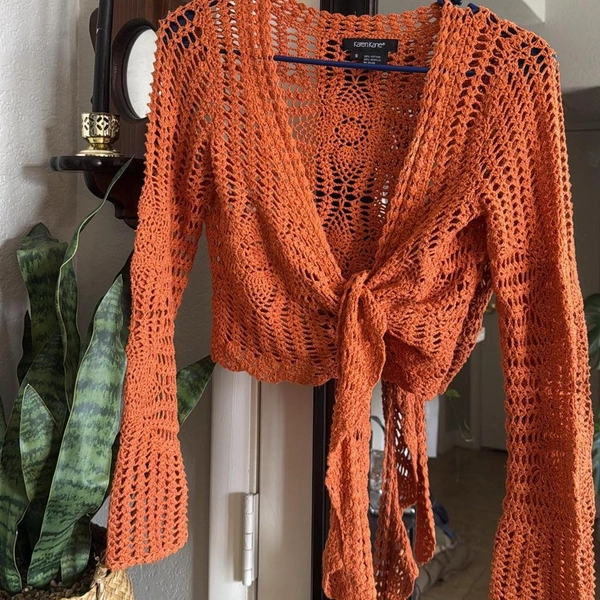🧡 Karen Kane Crochet Tie-Front Top (Size S)

Burnt...