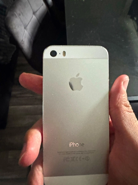 Apple iPhone 5s 16GB Silver 4in iOS 4G A1457 GSM 1GB RAM Used