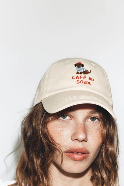 EMBROIDERED DACHSHUND TEXT CAP