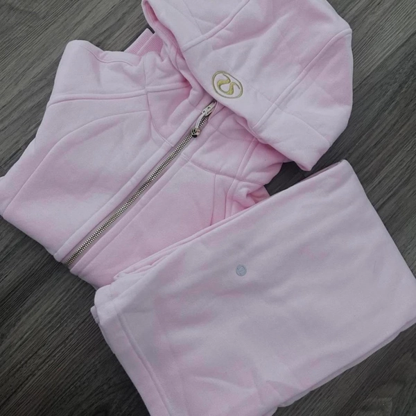 PINK SCUBA AVAILABLE IN ALL SIZES
JACKET 85
LEGGINGS...